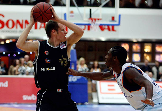 巴萨门将佩 巴萨门将佩